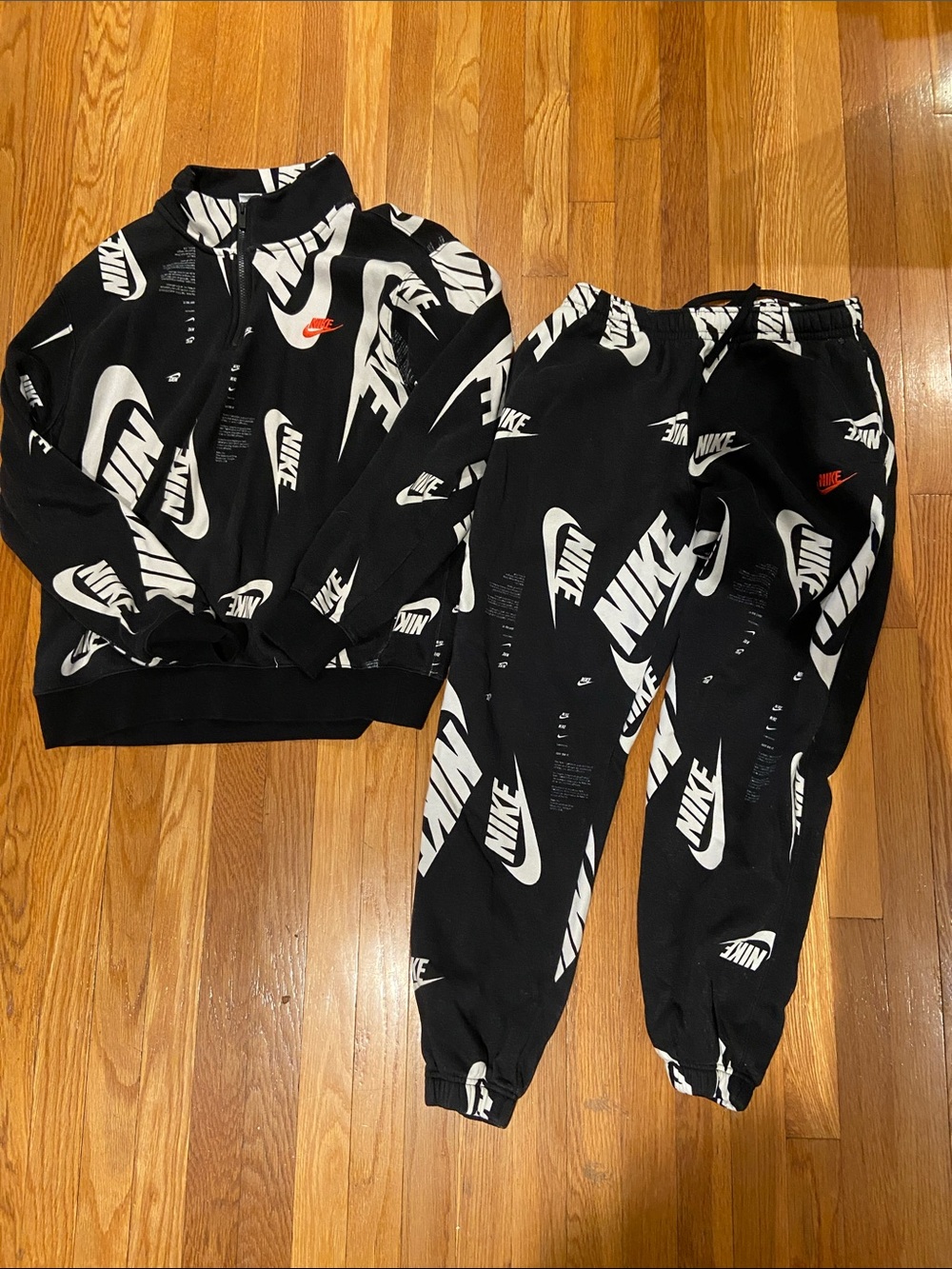 Nike men’s and White Logo Jogger Set top is large bottom is medium